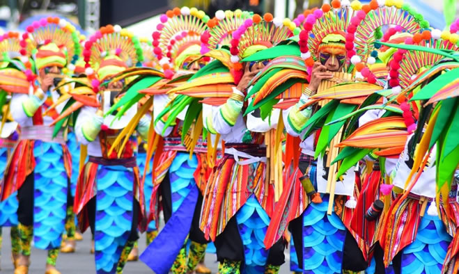 Con imponentes coreografías se rinde homenaje a Pachamama
