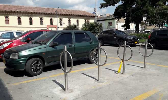 Continúa con instalación de biciparquaderos