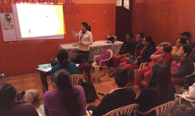 Curso de Manipulación de Alimentos a participantes Feria del Pescado