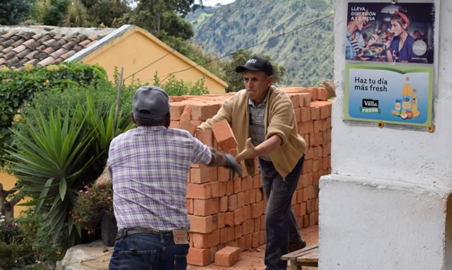 Continúa entrega materiales de construcción a familias afectadas por sísmos