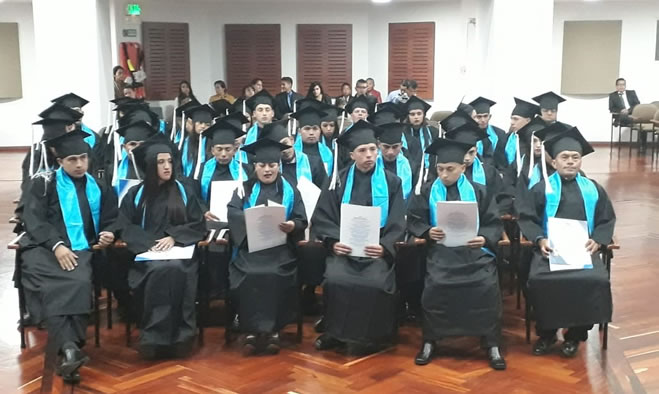 27 operarios de la empresa Emas se graduaron de bachilleres
