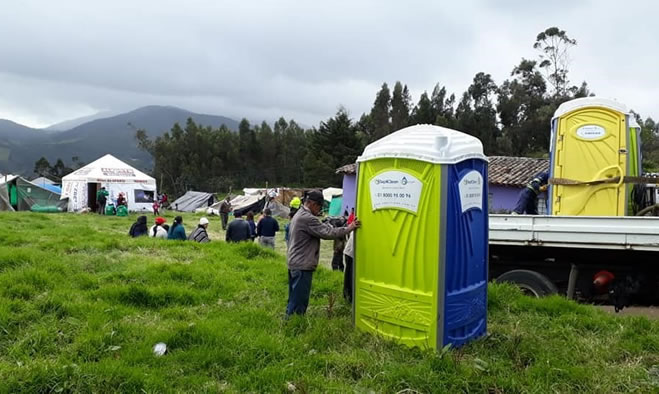 Unidades sanitarias portátiles en albergues de Mapachico y Briceño