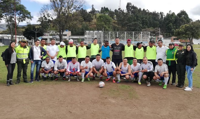 Encuentro deportivo entre Policía y habitantes de calle