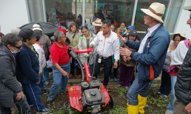 Minga huerta comunitaria del Centro Vida