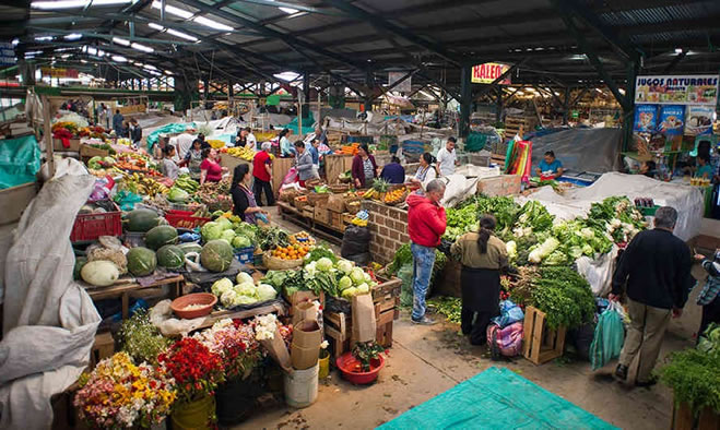 Primera feria comercial del día el amor y la amistad en El Potrerillo