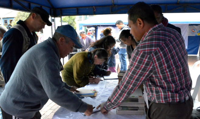 Entrega cartilla por la paz - 2019