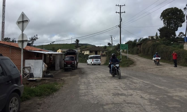 Proyecto de pavimentación entre el sector de Cruz de Amarillo y Río Bobo