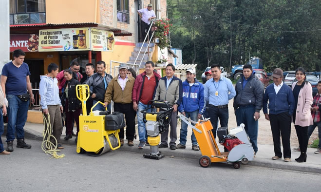 Entrega de herramienta para fabricación adoquin en San Fernando