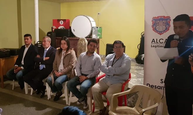 Entrega instrumentos en Jongovito para conformación banda musical