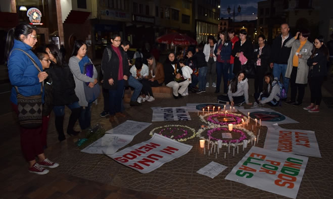 Plantón en contra de violencia a mujeres