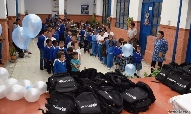Entrega kits escolares en instituciones educativas que acogen a niños migrantes