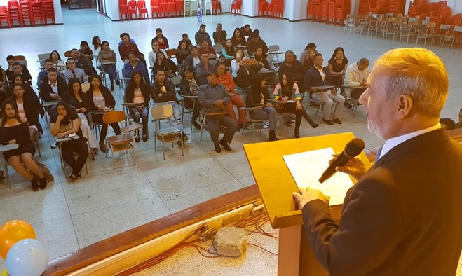 24 jóvenes se graduaron como barberistas