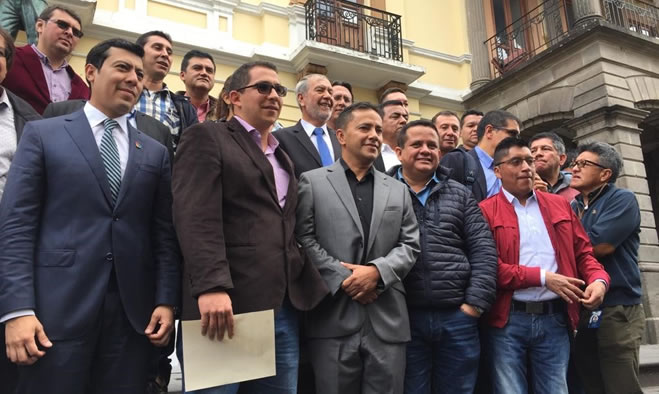 Solicitud de buscar solución inmediata y pacífica que ponga fin al paro