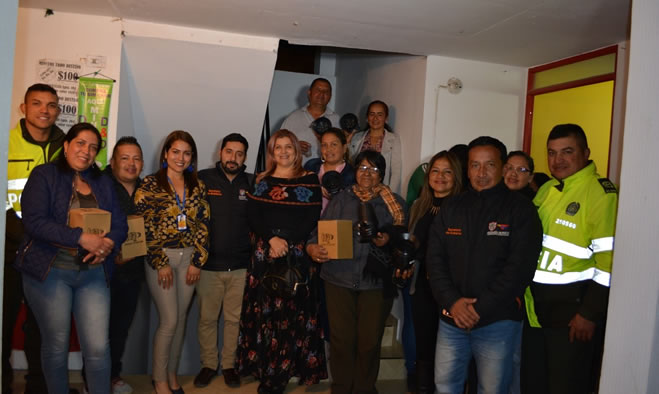 Entrega 11 alarmas comunitarias en las Torres de San Sebastián