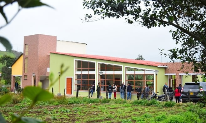 Nuevo y moderno salón cultural  en Cabrera