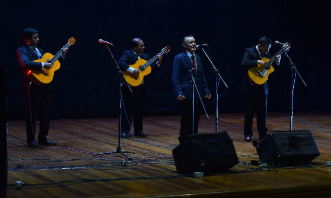 Homenaje a trios de la carrera 27