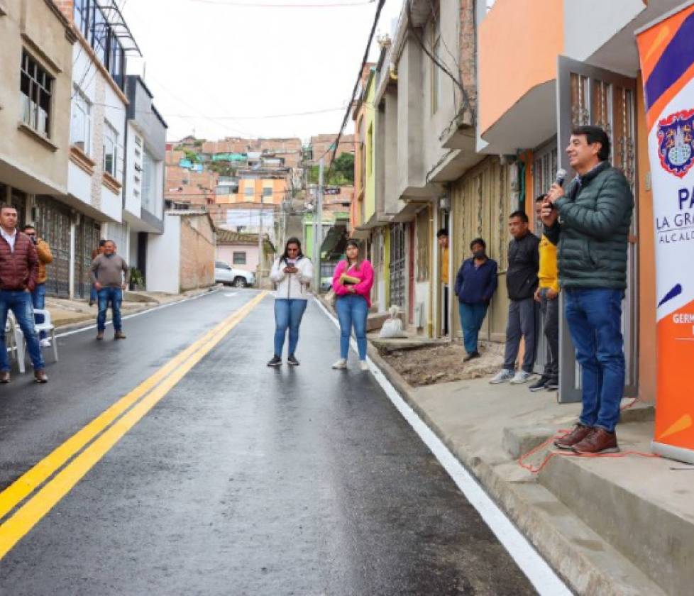 Alcalde Germán Chamorro de la Rosa entrega infraestructura vial en zona rural y urbana del municipio