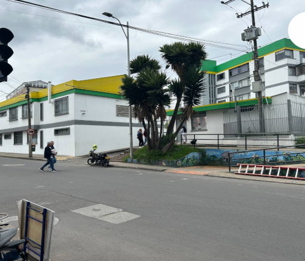 Secretaría de Tránsito y Transporte avanza en la instalación de semáforos peatonales en la calle 15, sector Bombona