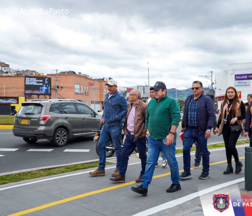 Alcalde Nicolás Toro inspeccionó los avances de la glorieta de Chapal