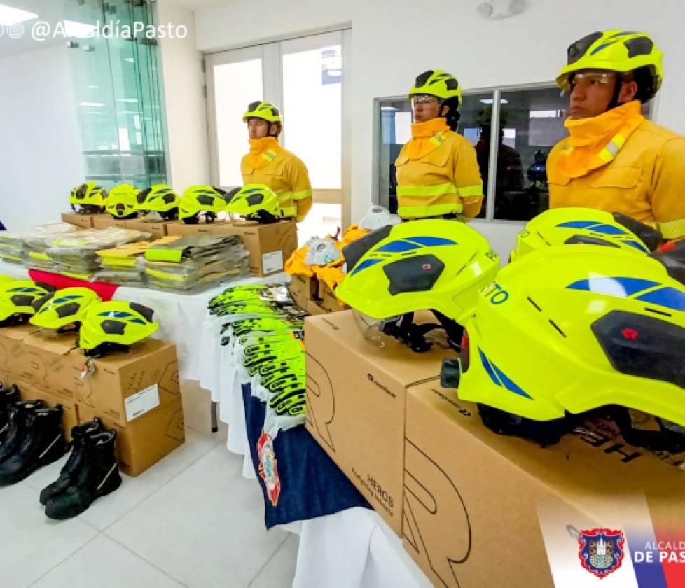 Alcaldía Municipal entregó elementos de protección personal a 60 voluntarios del Cuerpo de Bomberos de Pasto