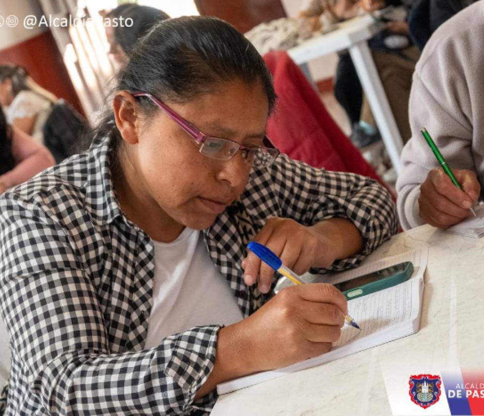 Pasto fortalece la autonomía económica de 60 mujeres emprendedoras con el programa Mujeres que Transforman